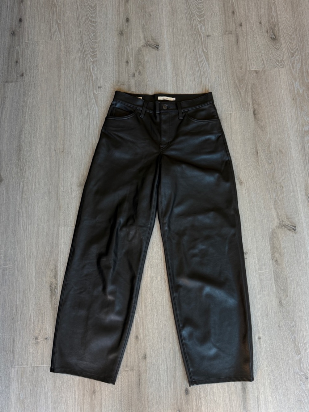 Levi’s FAUX LEATHER BAGGY DAD WOMEN'S PANTS - Picture 2 of 9